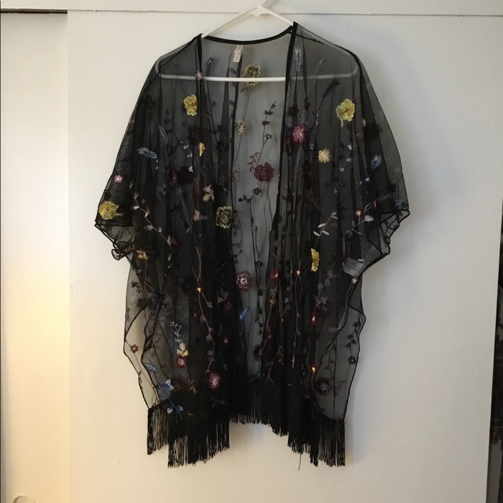 Embroidered floral kimono